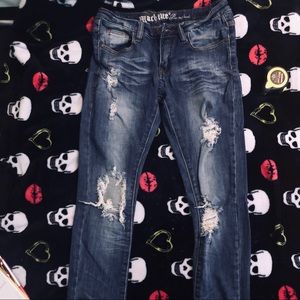 Machine destroyed skinny jeans